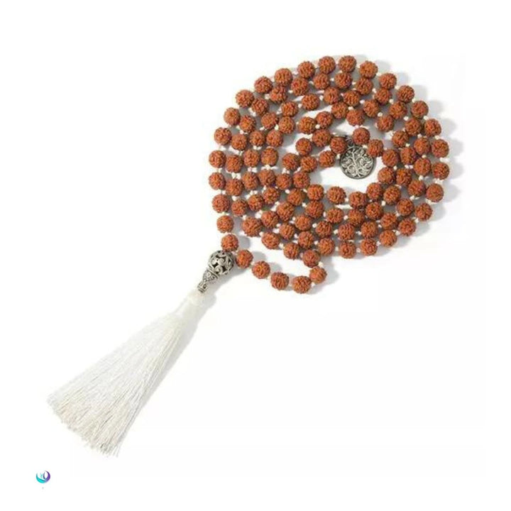 Vista completa do Japamala de Semente de Rudraksha com 108 contas e tassel branco, ideal para meditação, concentração e práticas espirituais de Hoponopono.